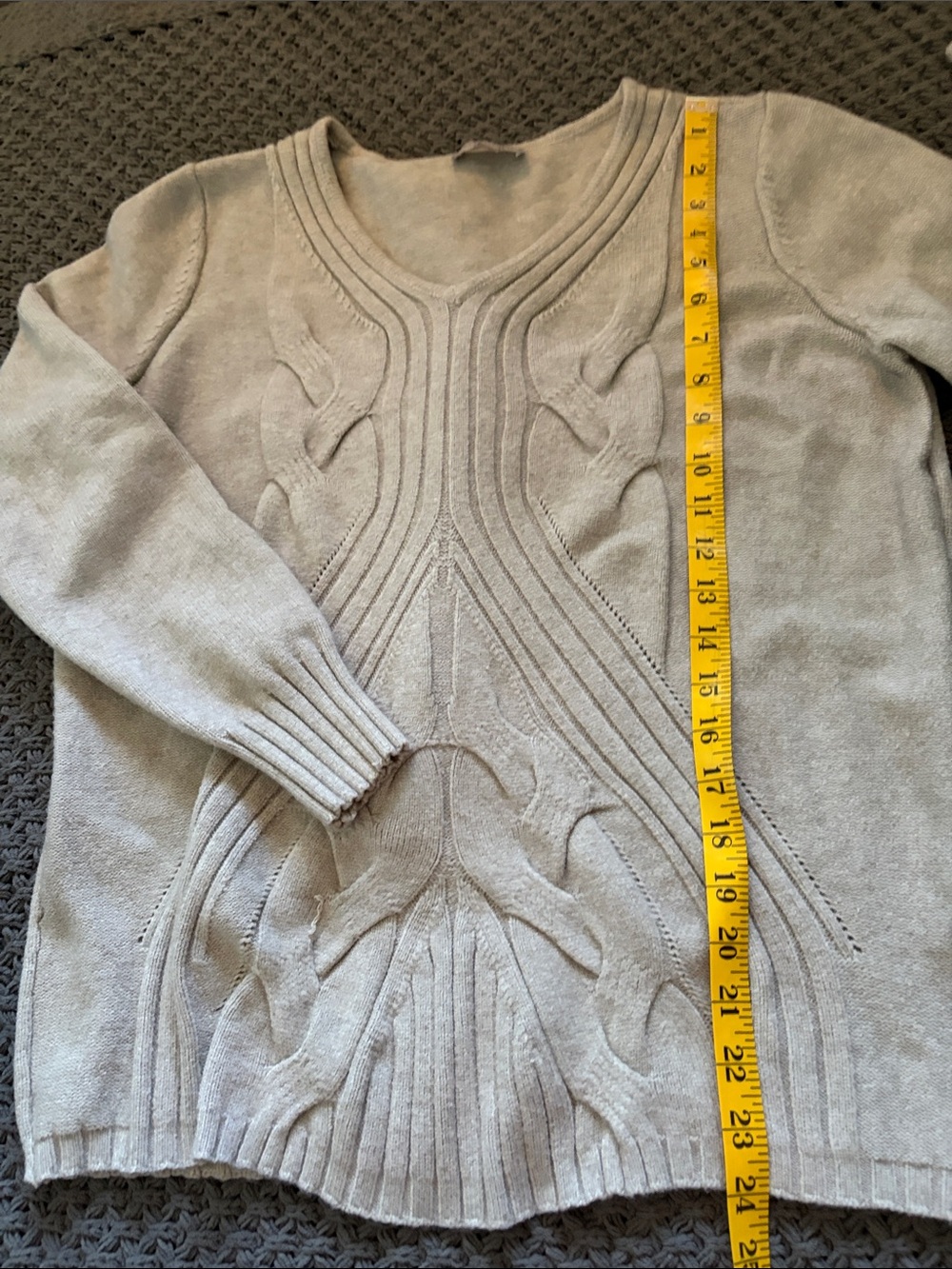 Women's V-Neck Cable-Panel Sweater in Light Gray/greige